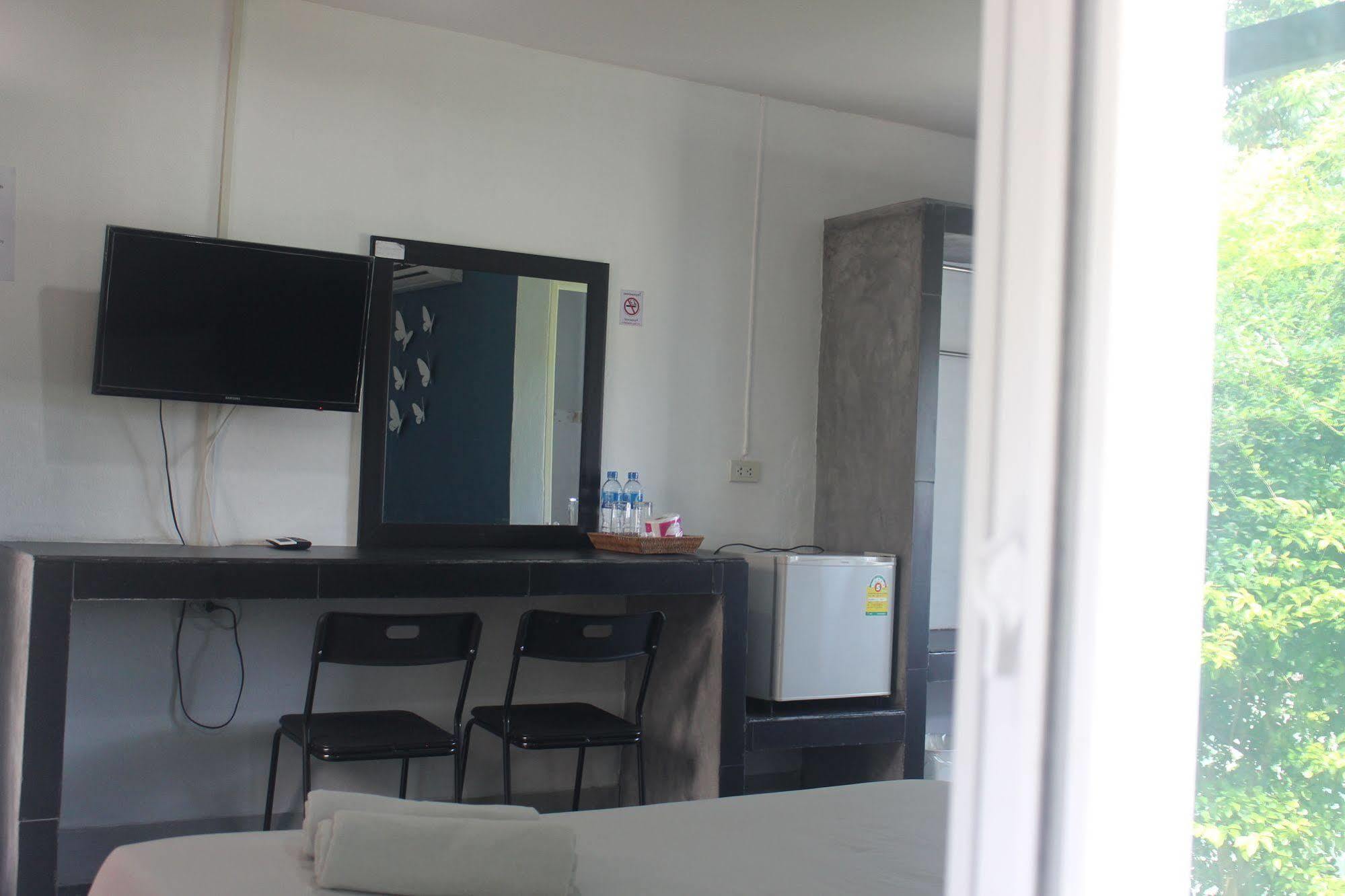 Krabi Nemo House Hostel Ao Nang Exterior photo